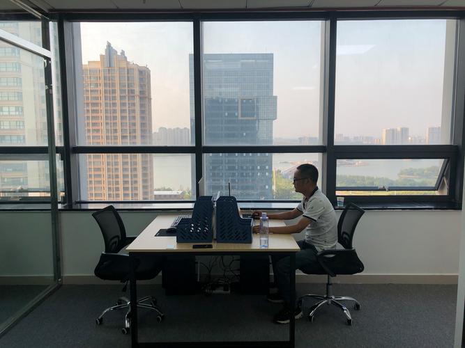 合规为本，服务为先 李文江企业信息咨询的经营之道